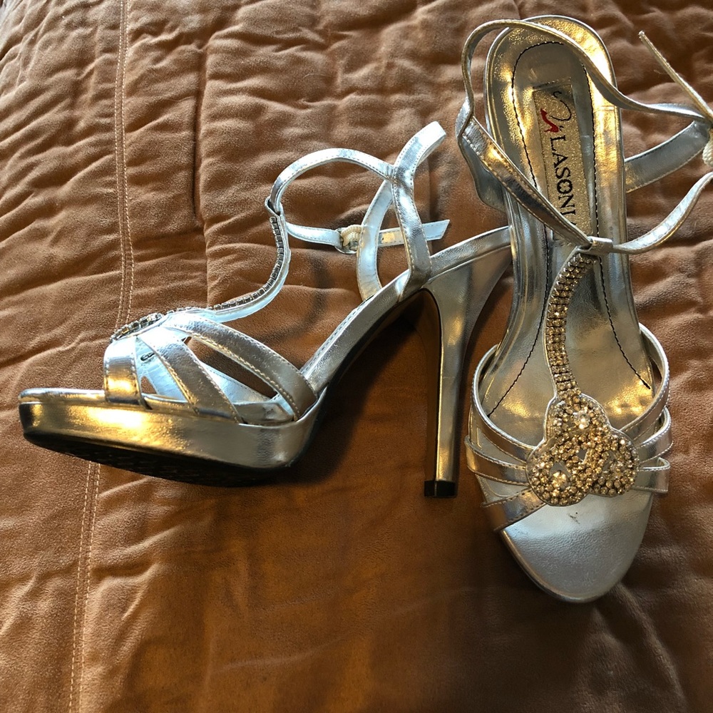 Sandals - Picture 2 of 3